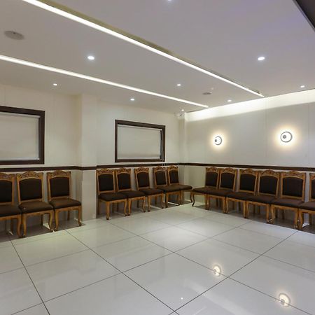Hotel Ashray Inn Express Αχμπανταμπάντ Εξωτερικό φωτογραφία