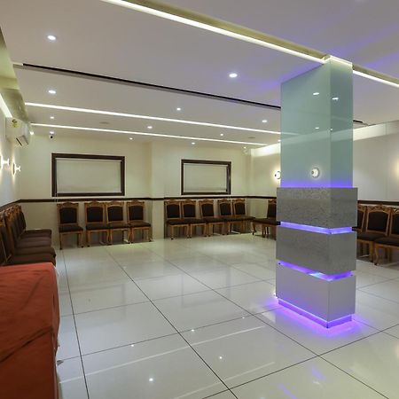 Hotel Ashray Inn Express Αχμπανταμπάντ Εξωτερικό φωτογραφία
