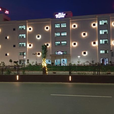 Hotel Ashray Inn Express Αχμπανταμπάντ Εξωτερικό φωτογραφία