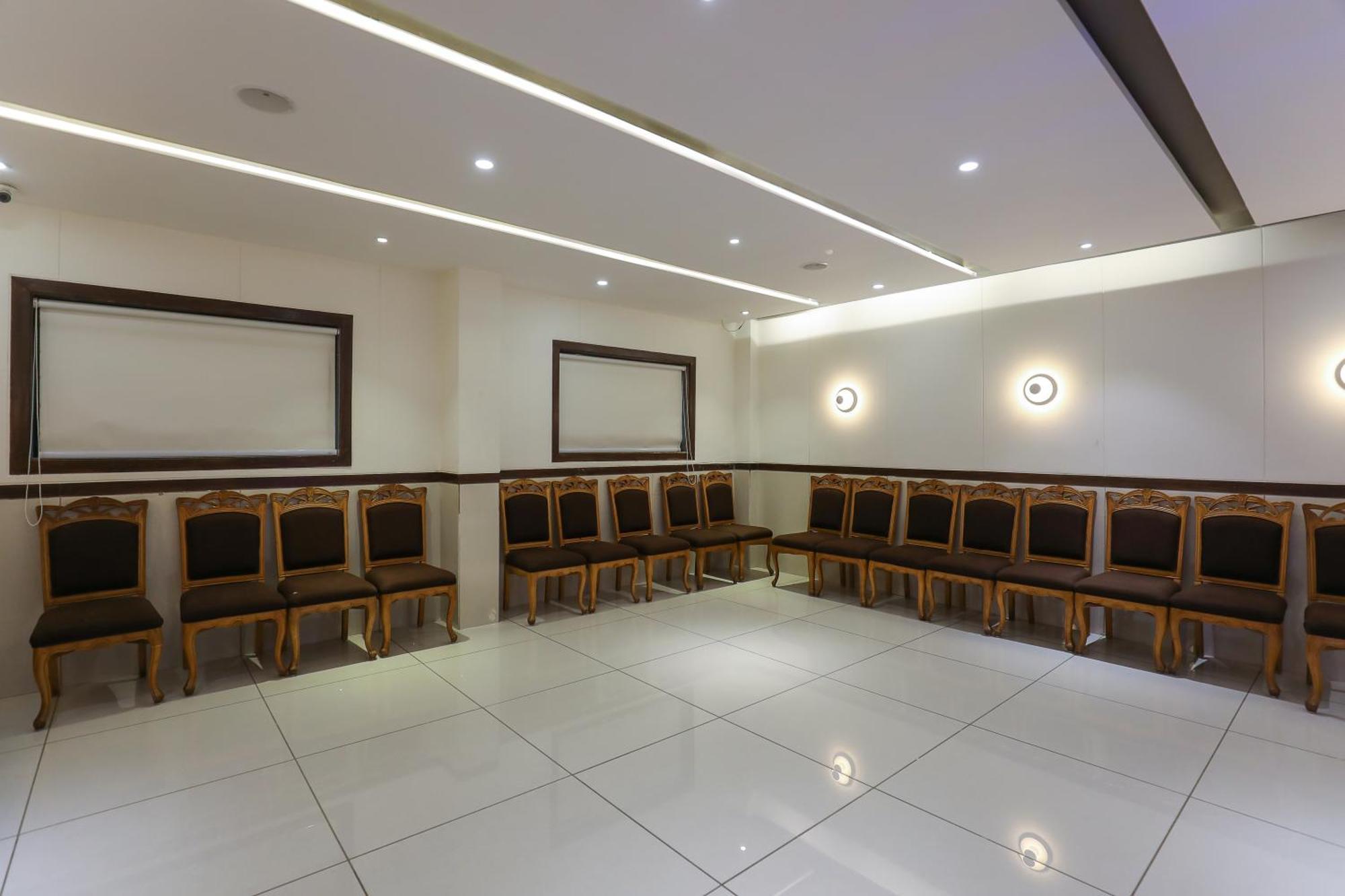 Hotel Ashray Inn Express Αχμπανταμπάντ Εξωτερικό φωτογραφία
