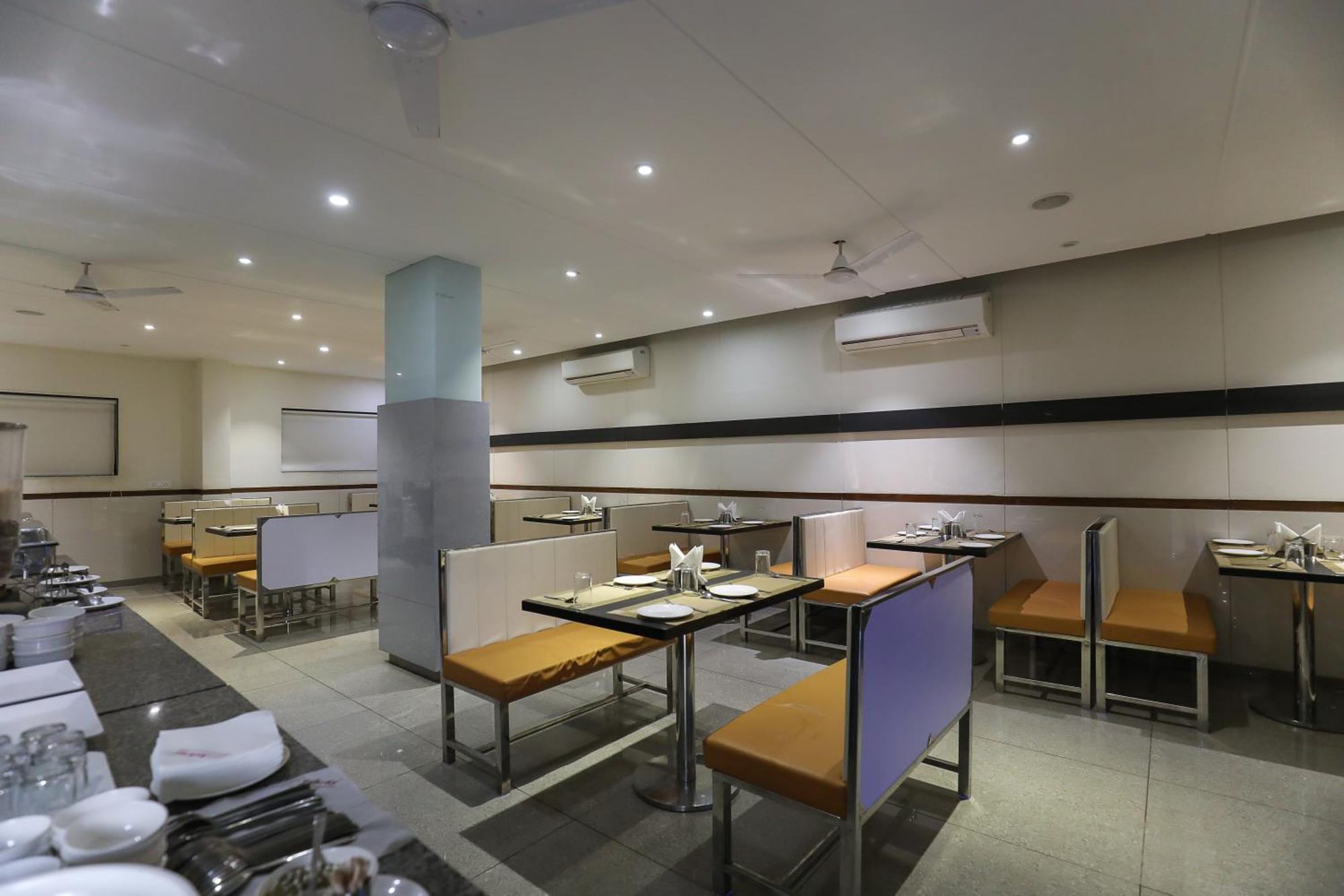 Hotel Ashray Inn Express Αχμπανταμπάντ Εξωτερικό φωτογραφία