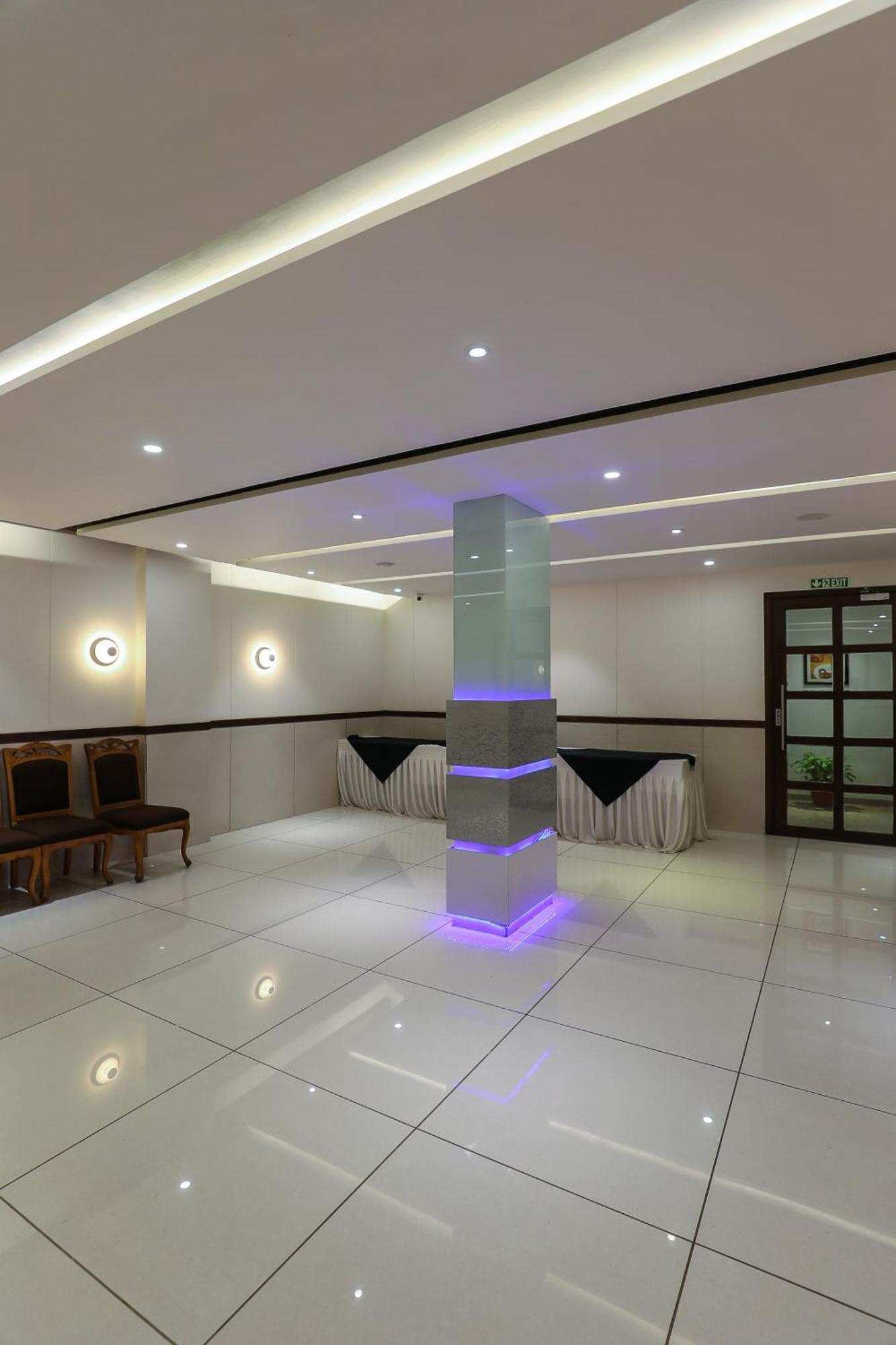 Hotel Ashray Inn Express Αχμπανταμπάντ Εξωτερικό φωτογραφία