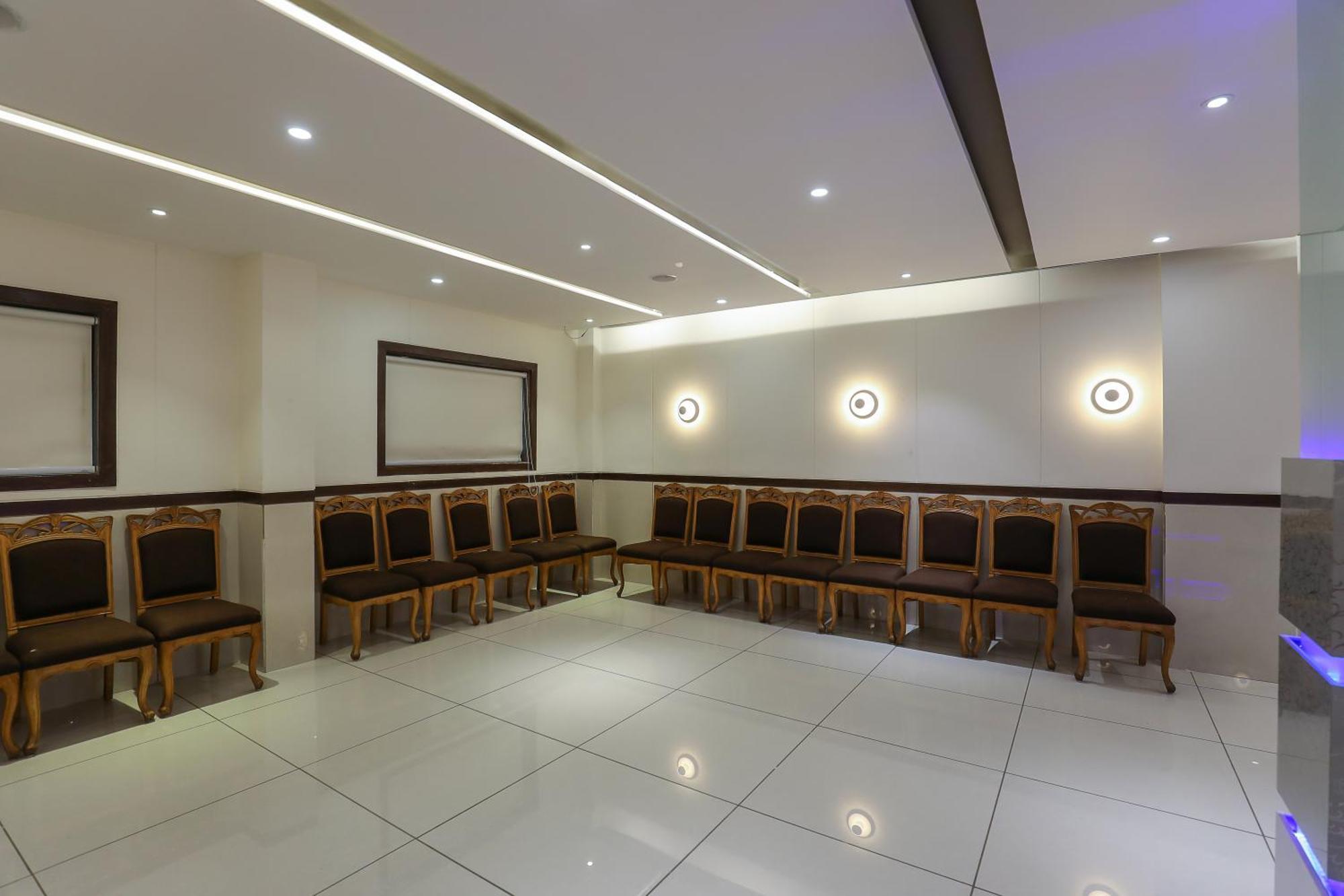Hotel Ashray Inn Express Αχμπανταμπάντ Εξωτερικό φωτογραφία