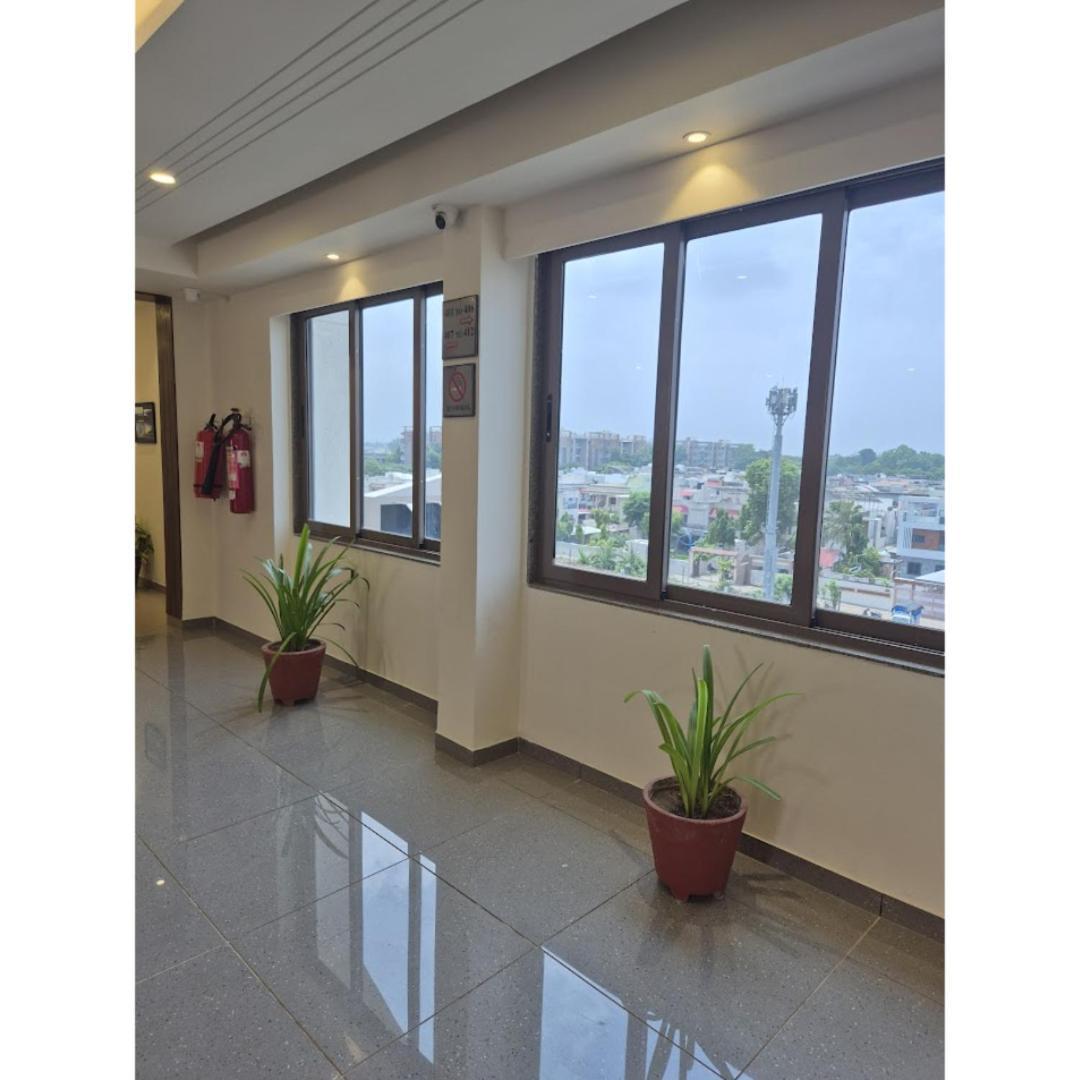 Hotel Ashray Inn Express Αχμπανταμπάντ Εξωτερικό φωτογραφία
