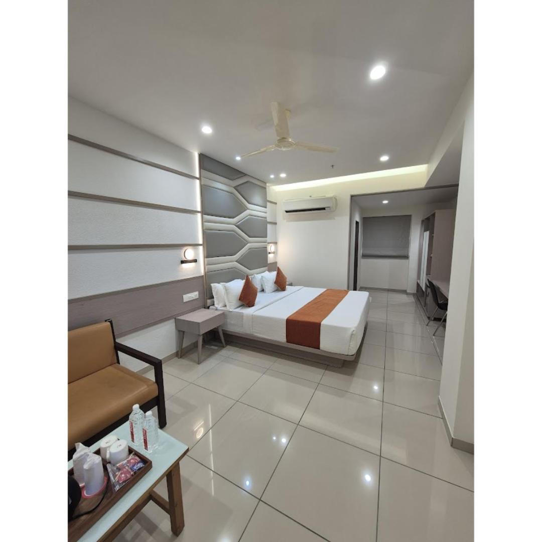 Hotel Ashray Inn Express Αχμπανταμπάντ Εξωτερικό φωτογραφία