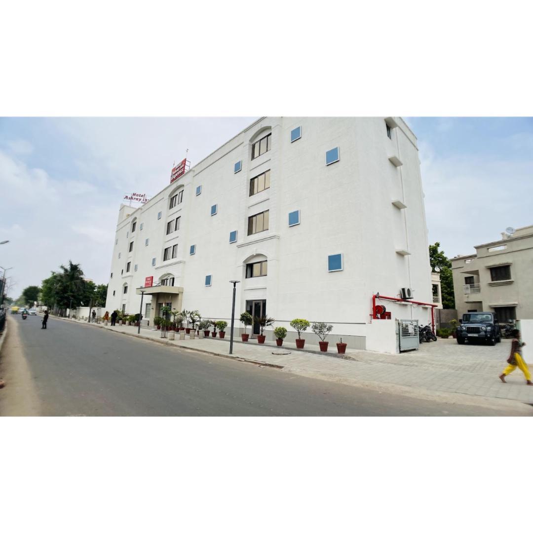 Hotel Ashray Inn Express Αχμπανταμπάντ Εξωτερικό φωτογραφία