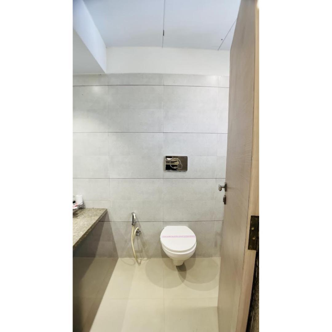 Hotel Ashray Inn Express Αχμπανταμπάντ Εξωτερικό φωτογραφία