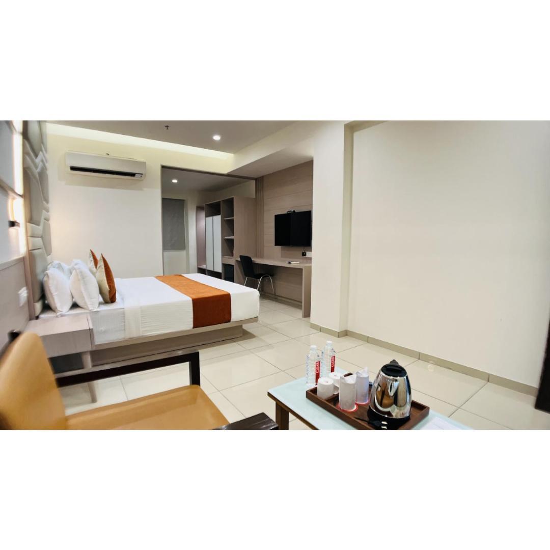 Hotel Ashray Inn Express Αχμπανταμπάντ Εξωτερικό φωτογραφία