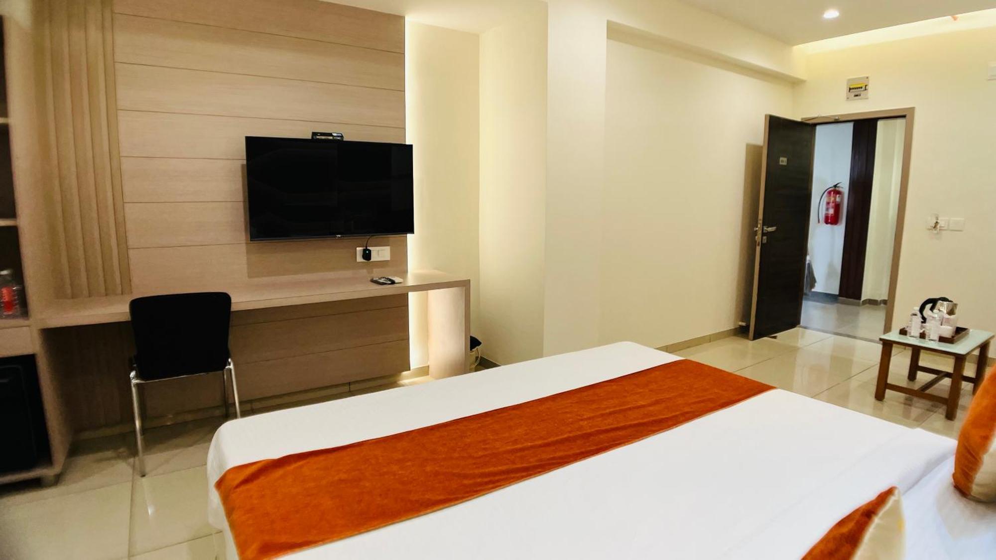 Hotel Ashray Inn Express Αχμπανταμπάντ Εξωτερικό φωτογραφία