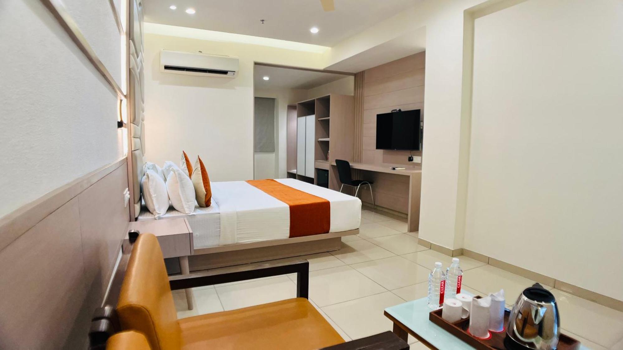 Hotel Ashray Inn Express Αχμπανταμπάντ Εξωτερικό φωτογραφία