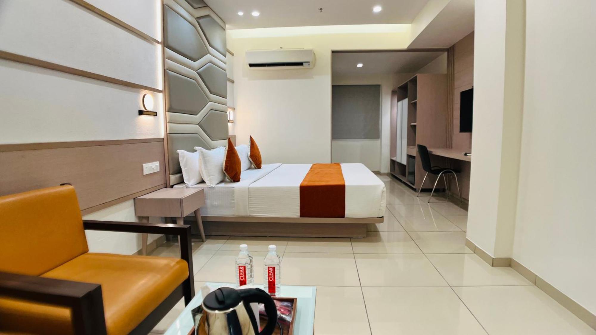 Hotel Ashray Inn Express Αχμπανταμπάντ Εξωτερικό φωτογραφία