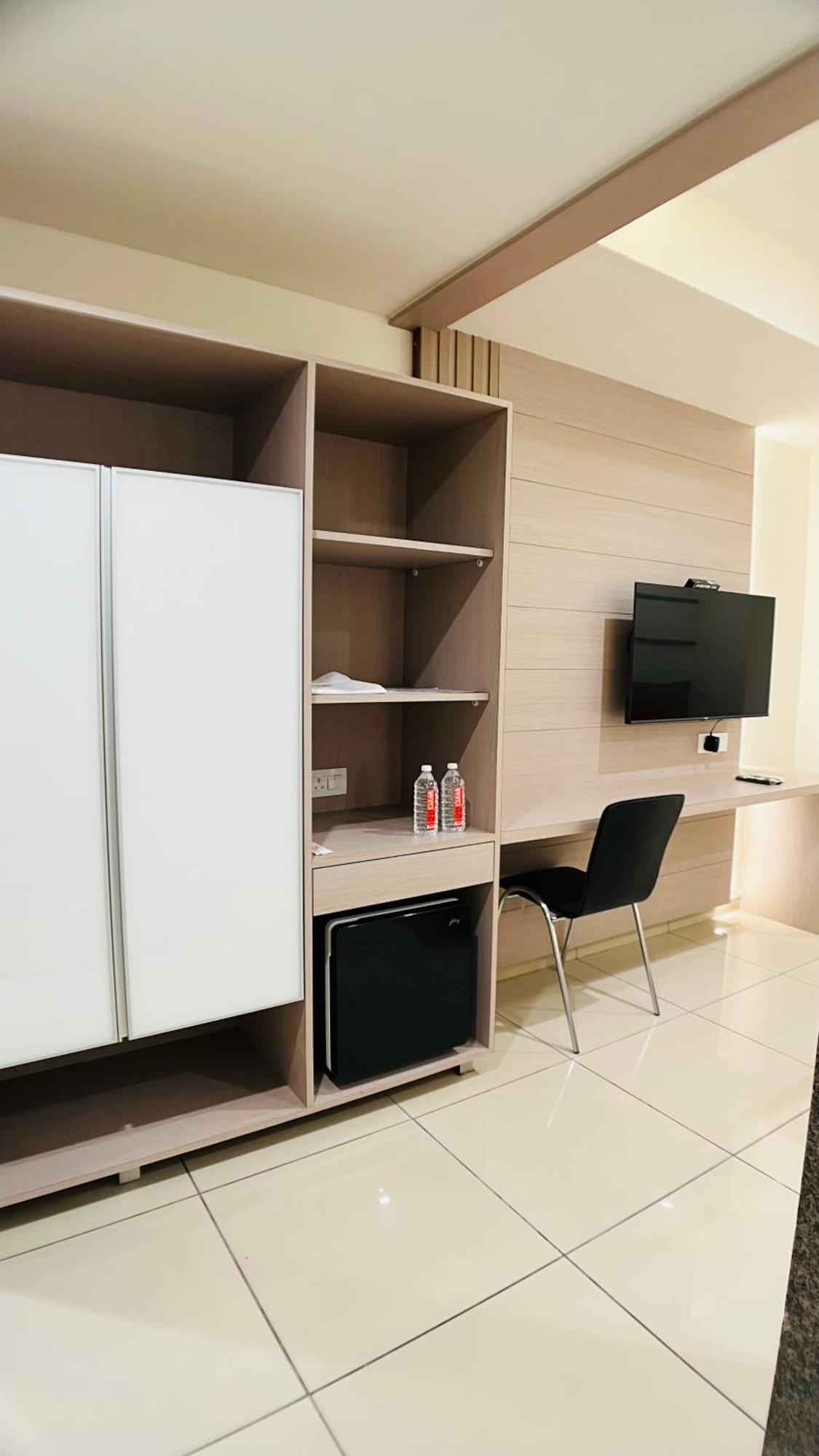 Hotel Ashray Inn Express Αχμπανταμπάντ Εξωτερικό φωτογραφία