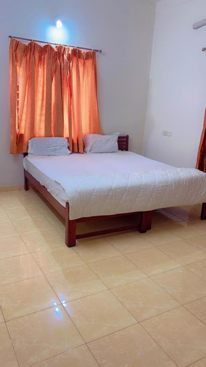 Hotel Ashray Inn Express Αχμπανταμπάντ Εξωτερικό φωτογραφία