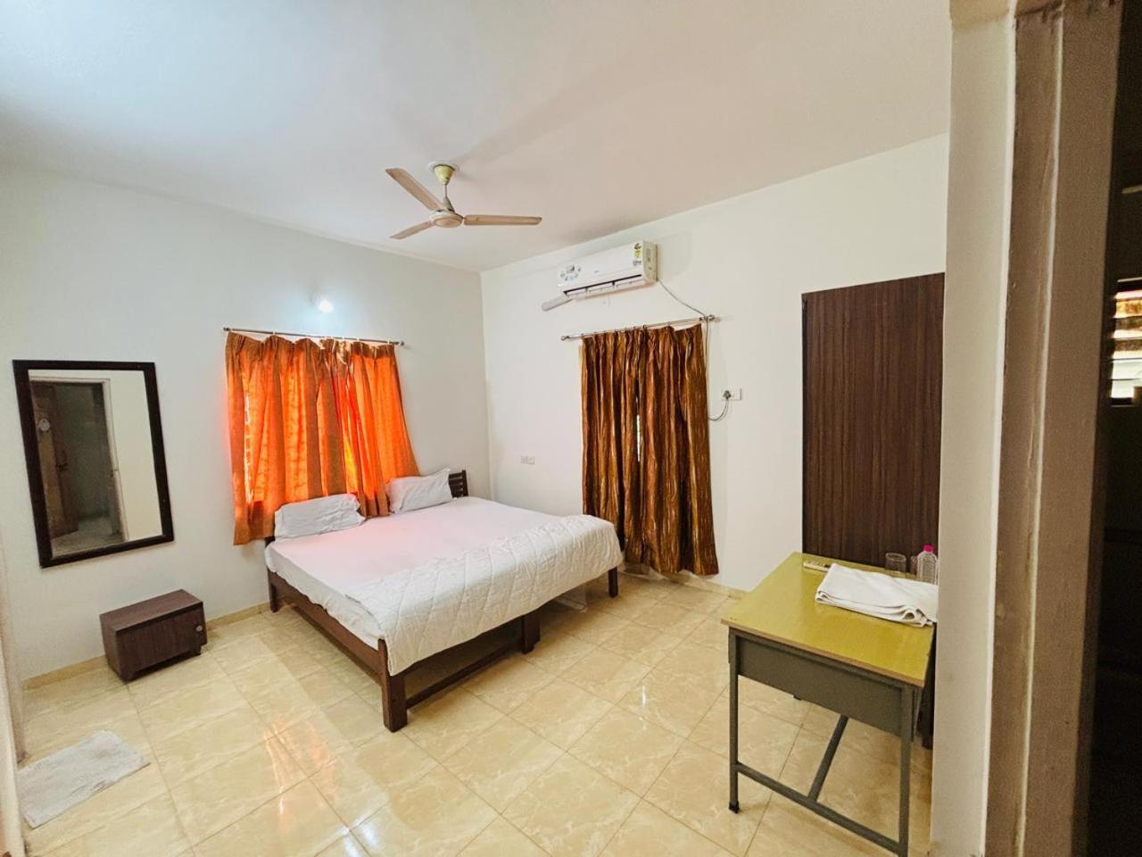 Hotel Ashray Inn Express Αχμπανταμπάντ Εξωτερικό φωτογραφία